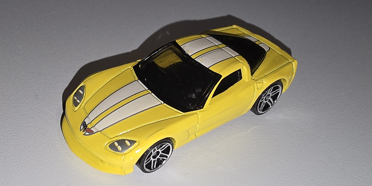 2003 Corvette C6 Yellow White Stripes