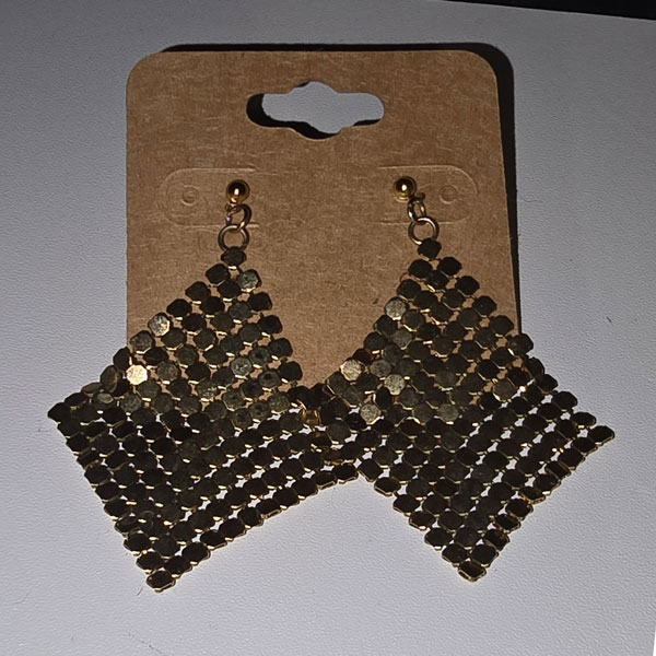 Hanging gold diamond shaped metal mesh